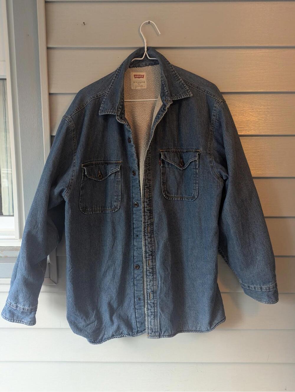 Vintage Levi Strauss & Co. Mens Sz L Denim Jacket w/Sherpa Lining in Med Wash